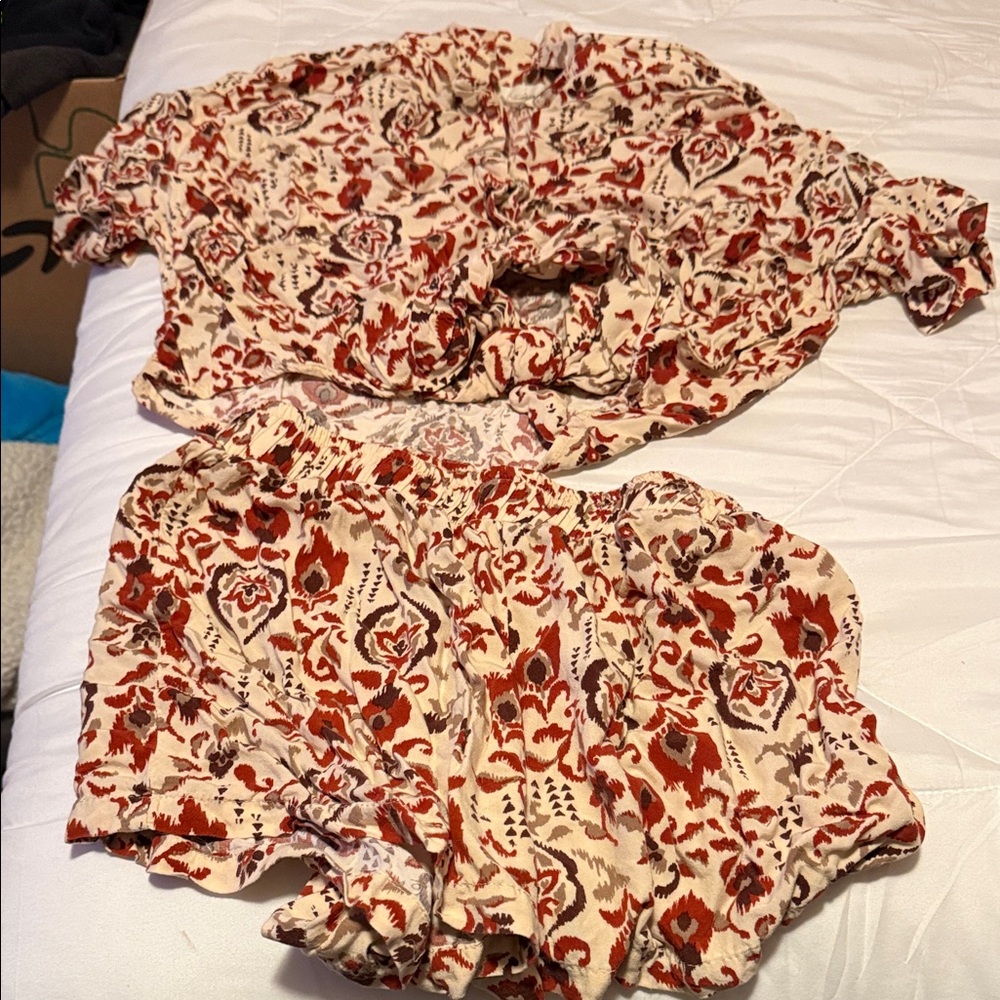 Love Notes Red And Cream Patterned Set - image 1